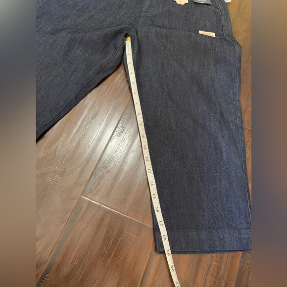 St. John's Bay Women’s Mid Rise Capri Rinse Color Size 4 NWT - Picture 14 of 16